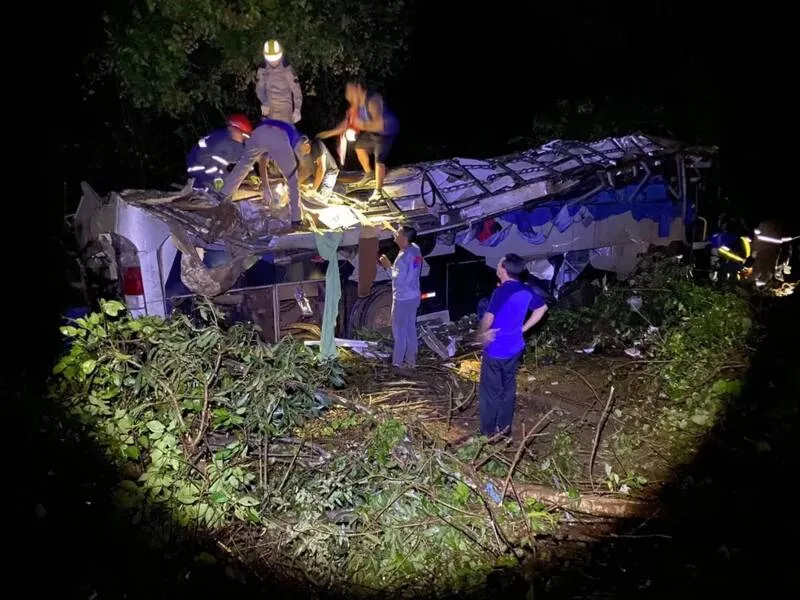 Ainda de acordo com os bombeiros, foram resgatadas 10 vítimas em estado grave