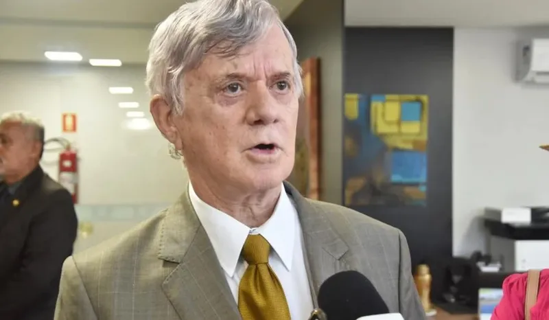 Enquanto a eleição do novo governador segue indefinida, Kléver Loureiro continua comandando o Estado