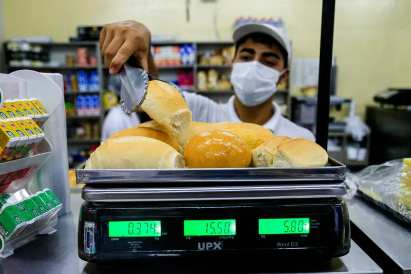 Imagem ilustrativa da imagem PÃO SOFRE REAJUSTE E JÁ ESTÁ CUSTANDO 5% MAIS CARO EM AL
