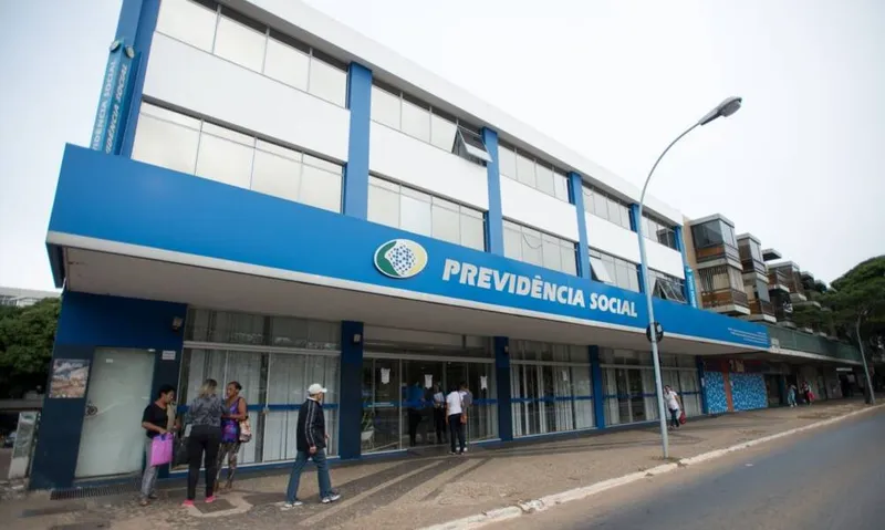 Na segunda, o benefício vai ser pago para aqueles que recebem um salário mínimo, atualmente R$ 1.212,00