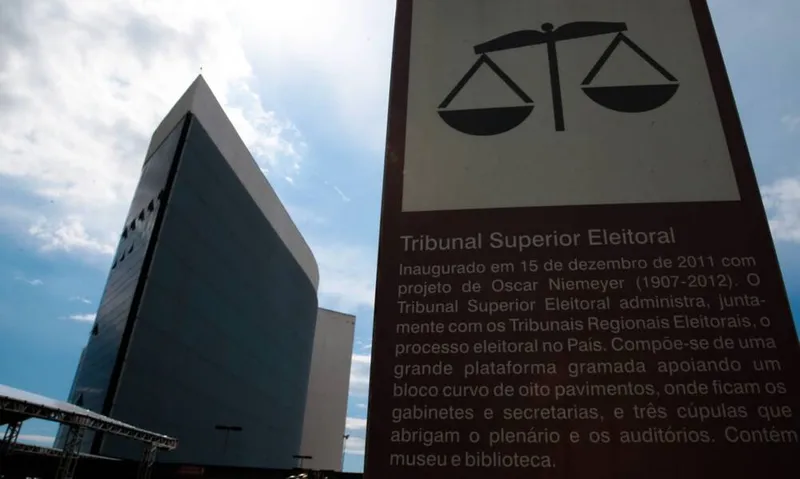 Imagem ilustrativa da imagem PARTIDOS BUSCAM SAÍDA JURÍDICA PARA ‘DUPLA CANDIDATURA’ AO SENADO