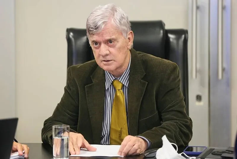 Loureiro assume como governador e já tem missões importantes pela frente
