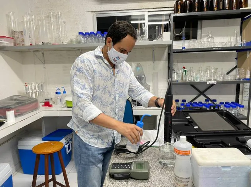 Imagem ilustrativa da imagem PESQUISADORES ANALISAM SE PRODUTO LANÇADO NA ÁGUA TERIA MATADO PEIXES
