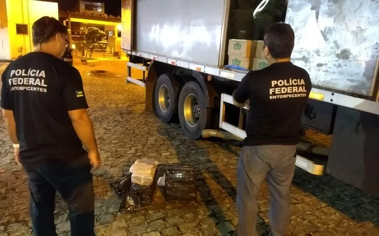 Imagem ilustrativa da imagem POLÍCIA FEDERAL APREENDE 50KG DE CRACK QUE SERIA DISTRIBUÍDO EM AL
