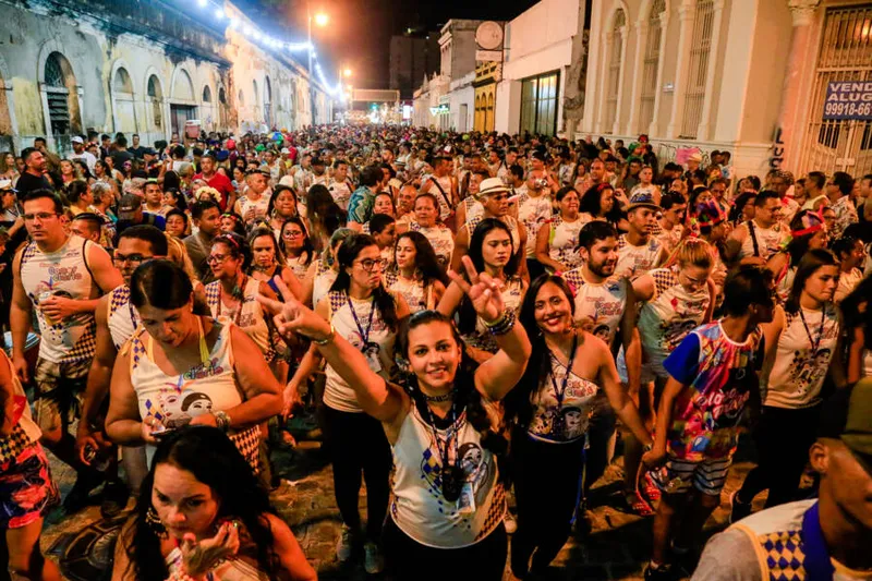 Maceió, 14 de fevereiro de 2020 
20ª edição do tradicional Jaraguá Folia com mais de 100 blocos carnavalescos desfilaram pela Rua Sá e Albuquerque no bairro histórico do Jaraguá. Alagoas - Brasil.
Foto: ©Ailton Cruz