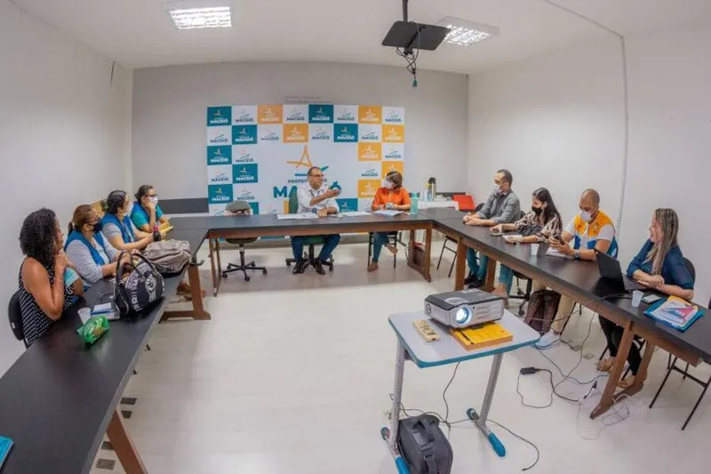 Técnicos da Prefeitura e  do Cosems discutiram vacinação para pessoas em situação de rua