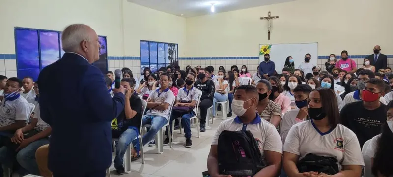 Imagem ilustrativa da imagem PRESIDENTE DO TRE FALA COM ESTUDANTES SOBRE PARTICIPAÇÃO NA POLÍTICA