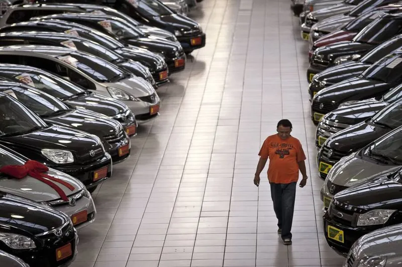 Com o ritmo mais lento da produção, houve reflexo nos emplacamento de veículos novos