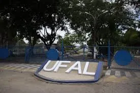 Imagem ilustrativa da imagem PROFESSORES E SERVIDORES DA UFAL DISCUTEM GREVE NA VOLTA ÀS AULAS
