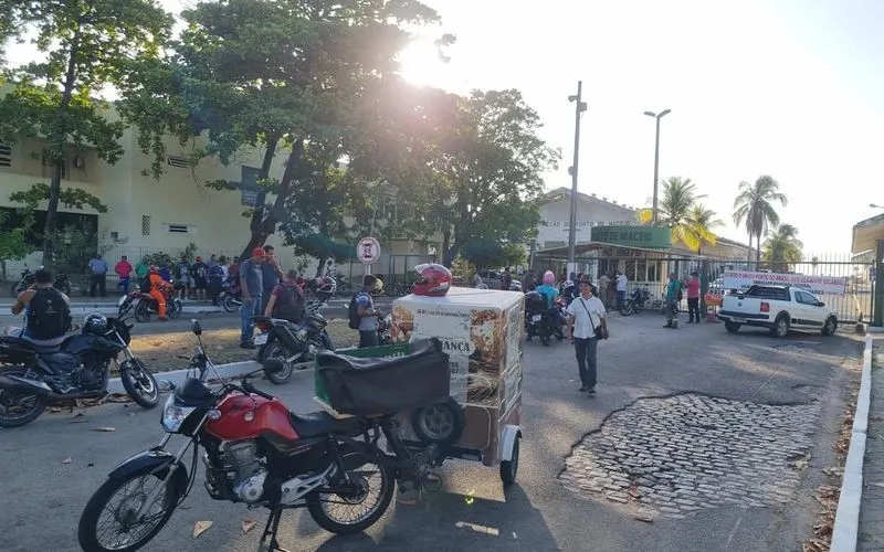 Imagem ilustrativa da imagem PROTESTO DE TRABALHADORES POR REAJUSTE BLOQUEIA ACESSO AO PORTO