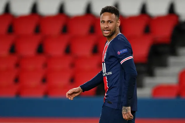 Final de ano foi ruim para Neymar, que acabou sofrendo grave lesão no tornozelo, desfalcando PSG e Seleção