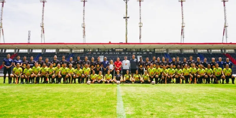 Árbitros que usam a bandeira da Federação Alagoana de Futebol realizaram a pré-temporada no Trapichão