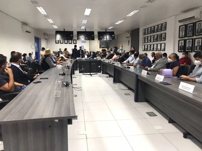 Imagem ilustrativa da imagem REUNIÃO DESRESPEITA STF E APROVA PARTILHA DE R$ 2 BI DA VENDA DA CASAL