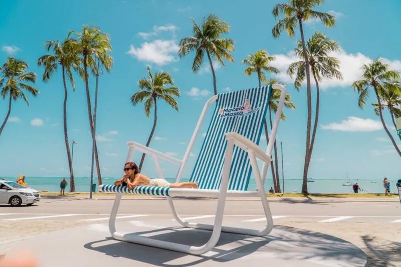 Imagem ilustrativa da imagem SÃO PAULO RECEBERÁ RÉPLICAS DA CADEIRA DE PRAIA GIGANTE