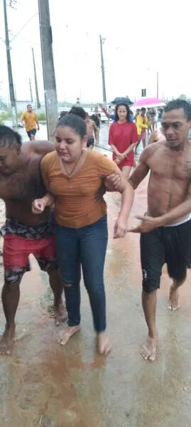 Imagem ilustrativa da imagem ‘SENSAÇÃO DE LIVRAMENTO’, DIZ MENINA RESGATADA APÓS 4H EM TUBULAÇÃO