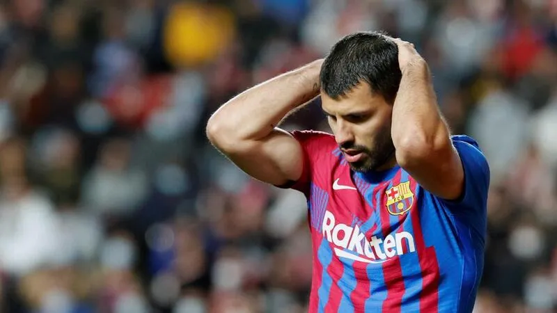 Após pouco tempo de Barcelona, o atacante argentino Sergio Agüero teve que pendurar as chuteiras aos 33