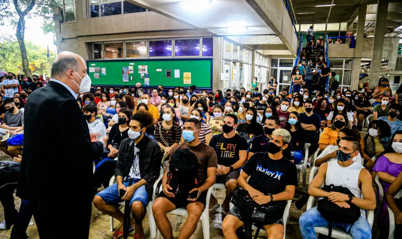 Alunos da Universidade Federal de Alagoas (Ufal) retornam às aulas presenciais
