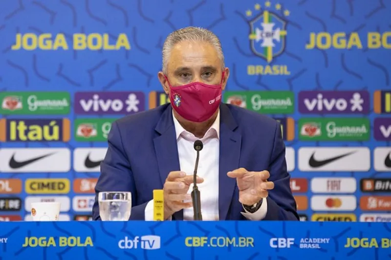 Já classificado para a Copa do Mundo, técnico Tite convocou apenas três jogadores que atuam no Brasil