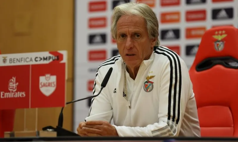 Mesmo após se classificar para as oitavas da Champions League, JJ não resistiu no comando do clube português