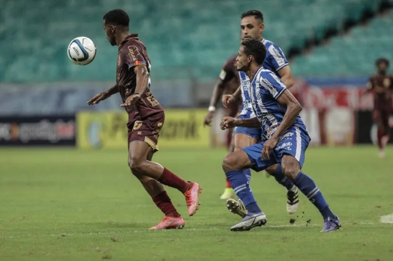 Contra o Bahia, na 5ª rodada do Nordestão, Azulão do Mutange só recebeu um cartão durante toda a partida