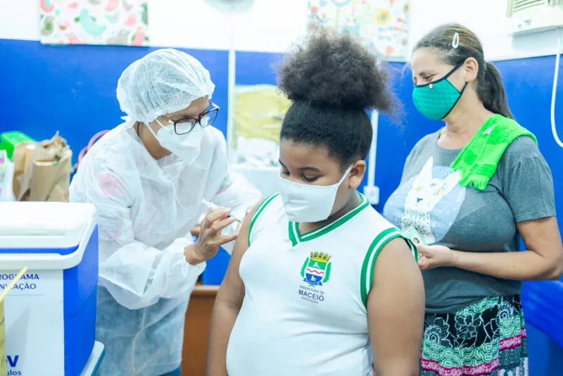 Imagem ilustrativa da imagem VACINAÇÃO PEDIÁTRICA GANHA REFORÇO EM ESCOLAS DE MACEIÓ