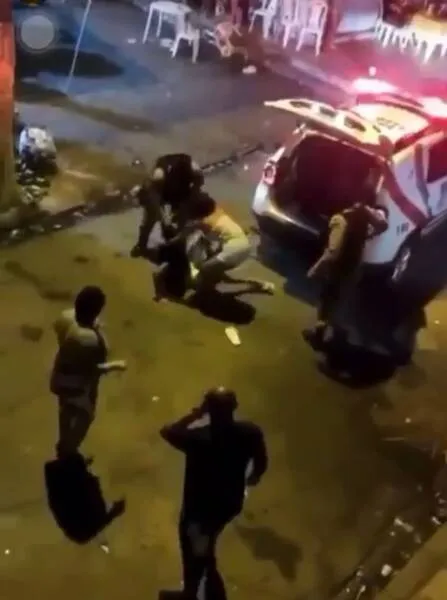 Imagem ilustrativa da imagem VÍDEO MOSTRA ABORDAGEM TRUCULENTA ENTRE PMs E MORADORES NO JACINTINHO