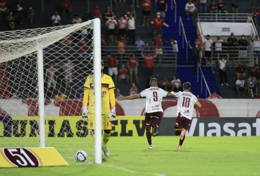 Lance da comemoração do gol de Anselmo Ramon, o segundo do CRB no jogo contra o Globo