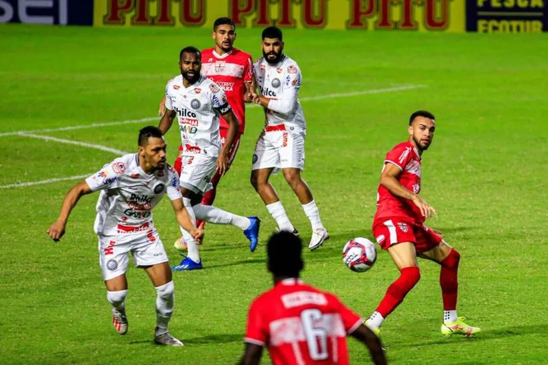 Velhos conhecidos: Galo tentará vencer Fantasma longe de Maceió para chegar perto do G4
