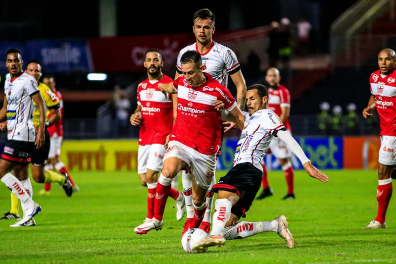 Galo da Praia e Galo de Itu fizeram um duelo equilibrado e ficaram empatados no Trapichão