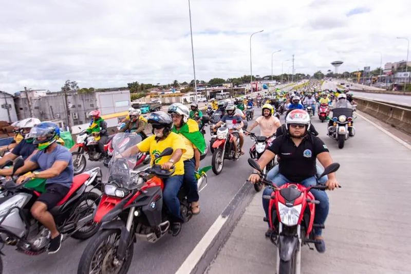 Imagem ilustrativa da imagem BOLSONARO PARTICIPA DE ‘MOTOCIATA’ COM APOIADORES EM MACEIÓ