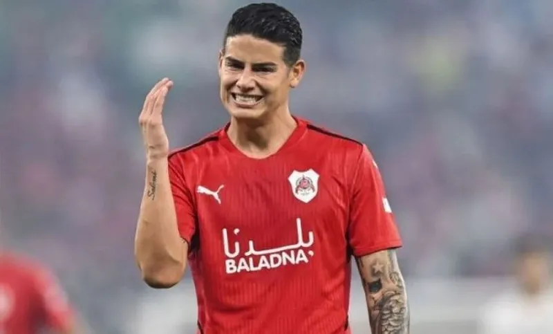 Meia colombiano James Rodríguez joga atualmente no Al Rayyan, do Qatar