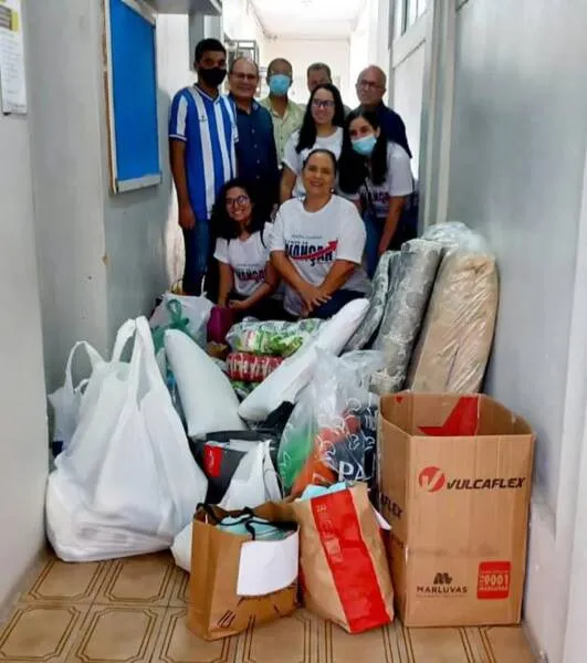 Donativos entregues dia 30 de junho pela promotora e líderes dos Embaixadores e Mensageiros do Rei à CBAL