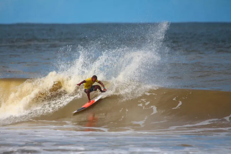 Circuito Brasileiro de Surf está sendo realizado no Pontal da Barra, em Maceió, e vai até o próximo domingo (12)