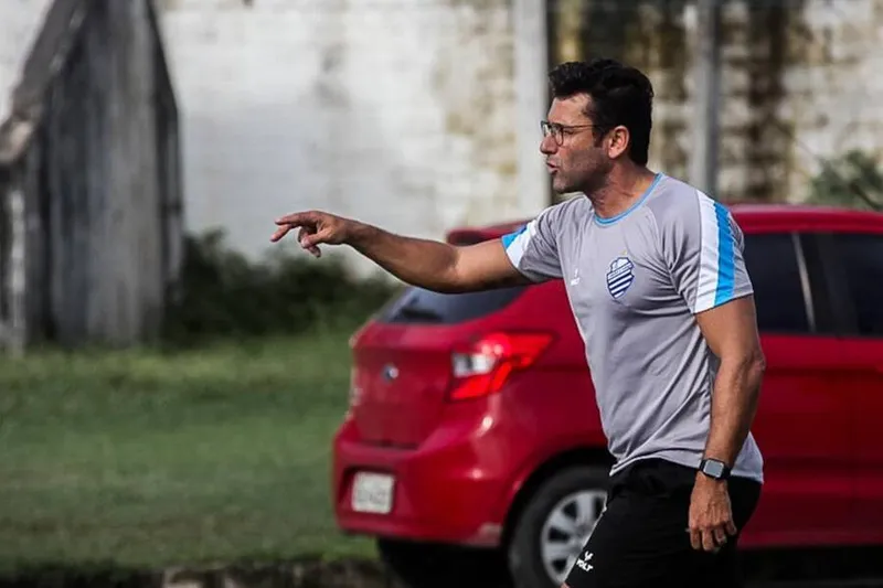 CSA terá uma estreia importante, neste domingo, contra o Guarani, às 11h: o seu novo técnico, Alberto Valentim