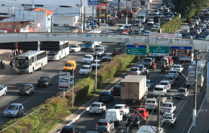 Avenida Fernandes Lima é um dos principais pontos de congestionamentos de Maceió