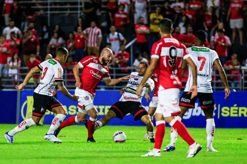 Uilian Correia (foto) e Yago podem aparecer nos 11 iniciais, nos lugares de Marthã e Wallace, respectivamente