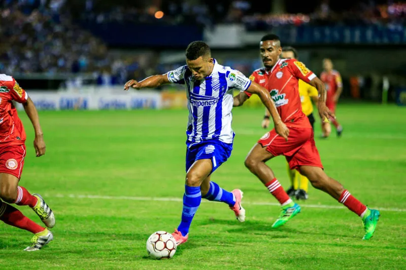 Maceió, 25 de setembro de 2017
Lance do jogo entre CSA e Tombense, partida válida pela Quartas de Final do Campeonato Brasileiro, da Série C, realizada no Estádio Rei Pelé, Alagoas - Brasil.
Foto: Ailton Cruz
