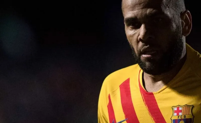 Lateral Daniel Alves teve uma segunda passagem discreta pelo Barcelona