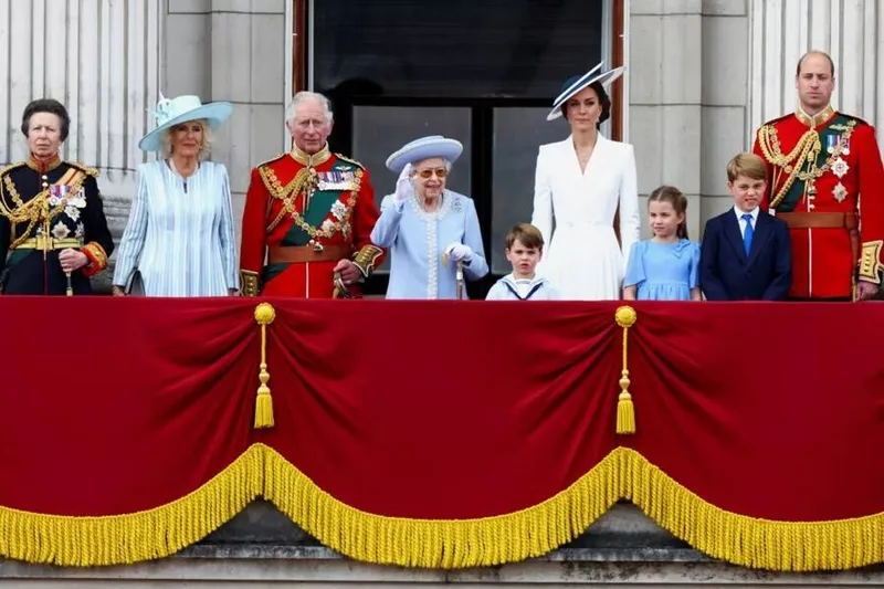 Imagem ilustrativa da imagem ELIZABETH II INAUGURA CELEBRAÇÕES DO JUBILEU DE PLATINA EM LONDRES