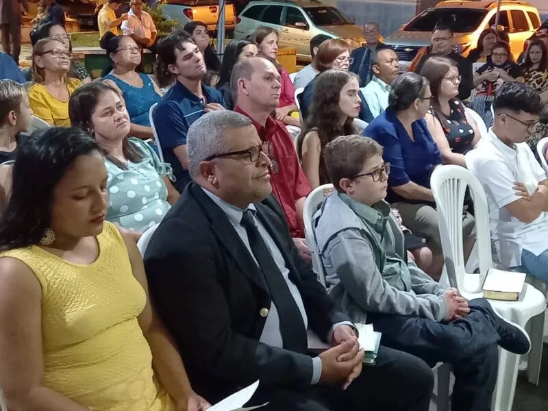 Devido ao grande público presente, o culto festivo foi celebrado ao ar livre na Igreja Batista em Igaci