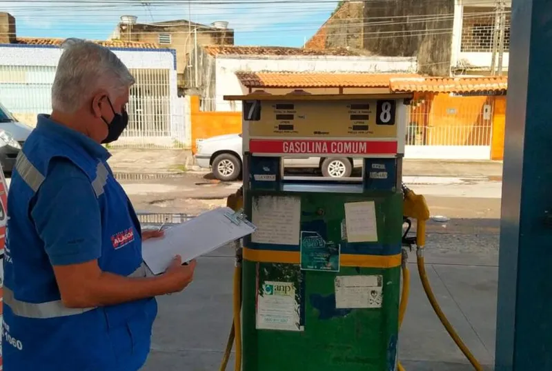 Imagem ilustrativa da imagem EM MACEIÓ, POSTO É NOTIFICADO POR OMISSÃO DE NOTAS FISCAIS