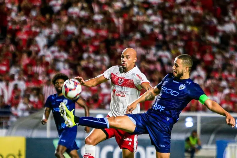 Para buscar uma vida melhor na Série B, Galo e Tubarão fazem disputa intensa no Trapichão