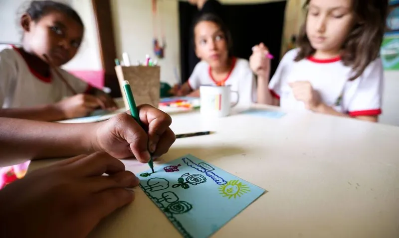 Imagem ilustrativa da imagem ENTIDADES CRITICAM APROVAÇÃO DE PROJETO DE LEI DO ENSINO DOMICILIAR