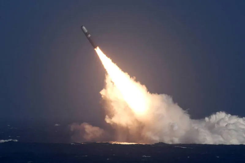 Imagem ilustrativa da imagem EUA DESISTEM DE APLACAR RÚSSIA E TESTAM QUATRO MÍSSEIS NUCLEARES