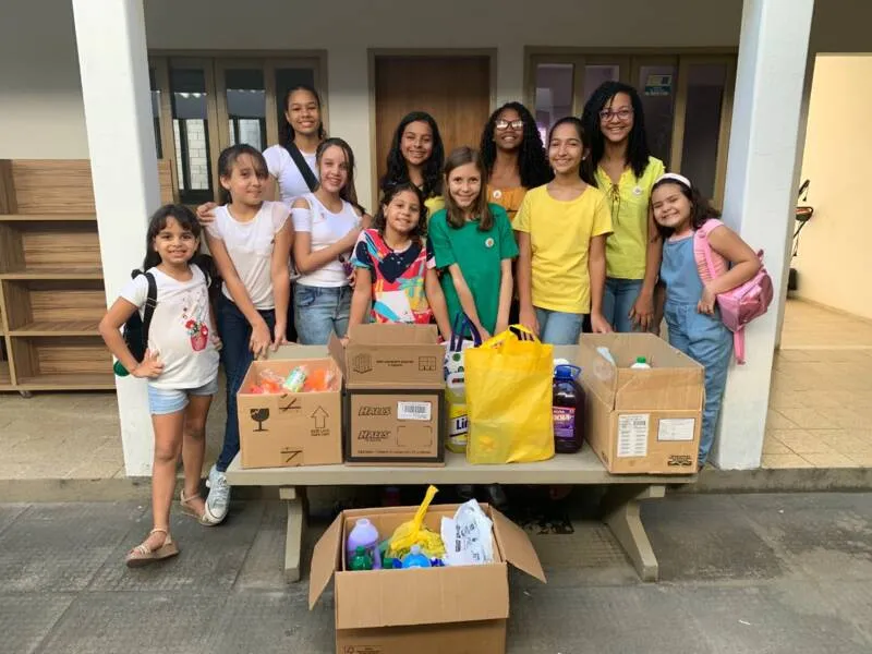 Mensageiras já começaram a arrecadar alimentos, roupas, produtos de higiene e outros itens para pessoas atingidas pelas chuvas