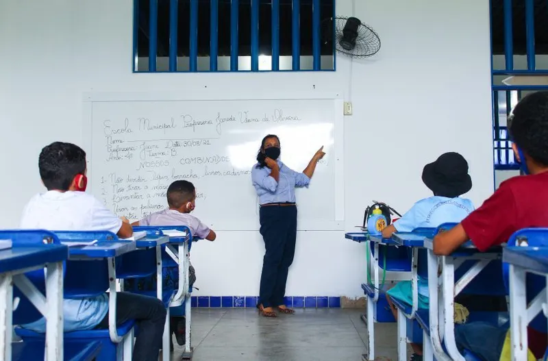 Imagem ilustrativa da imagem PREFEITURA NOMEIA MAIS 43 CANDIDATOS DO CONCURSO DA EDUCAÇÃO DE 2017