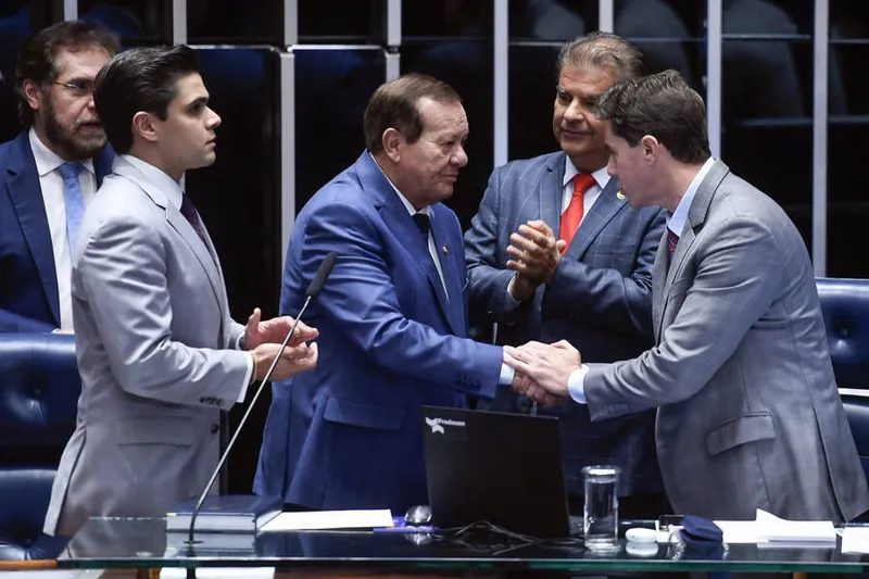 Imagem ilustrativa da imagem RAFAEL TENÓRIO ASSUME VAGA NO SENADO FEDERAL POR 120 DIAS