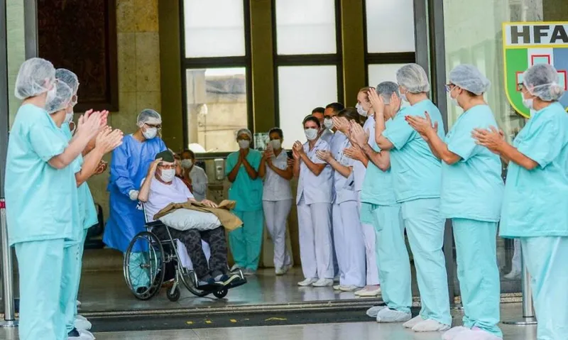 Imagem ilustrativa da imagem RECUPERADOS DA COVID REPRESENTAM 97,7% DOS CASOS, APONTA BOLETIM