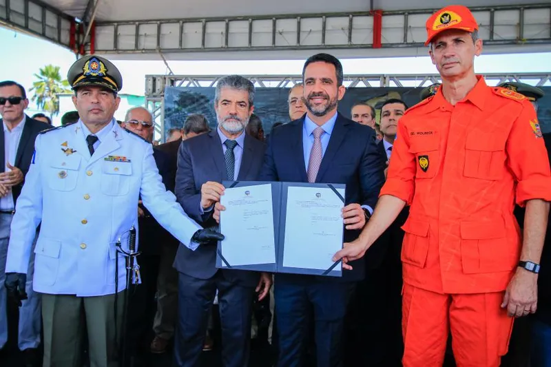 Imagem ilustrativa da imagem SANCIONADA LEI QUE FIXA QUADRO OPERACIONAL DA POLÍCIA MILITAR E CORPO DE BOMBEIROS