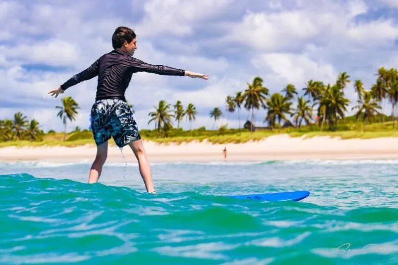 O Escola de Surfe tem os jovens e os adolescentes como público-alvo